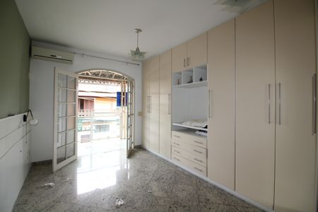 Casa de condomínio à venda com 240m², 5 quartos e 3 vagasSuíte 2