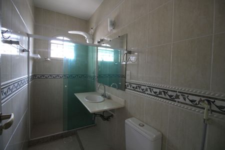 Casa de condomínio à venda com 240m², 5 quartos e 3 vagasBanheiro Social 1