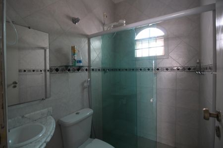 Casa de condomínio à venda com 240m², 5 quartos e 3 vagasBanheiro Social 2