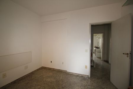 Casa de condomínio à venda com 240m², 5 quartos e 3 vagasSuíte