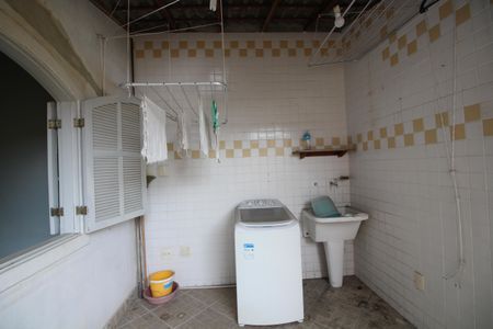 Casa de condomínio à venda com 240m², 5 quartos e 3 vagasÁrea de Serviço