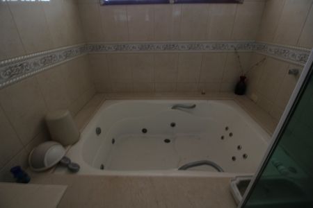 Casa de condomínio à venda com 240m², 5 quartos e 3 vagasBanheiro da Suíte 2