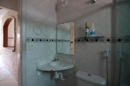 Casa de condomínio à venda com 240m², 5 quartos e 3 vagasBanheiro Social 2