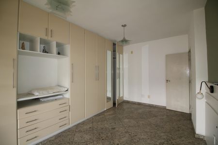 Casa de condomínio à venda com 240m², 5 quartos e 3 vagasSuíte 2