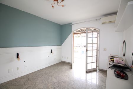 Casa de condomínio à venda com 240m², 5 quartos e 3 vagasQuarto 3