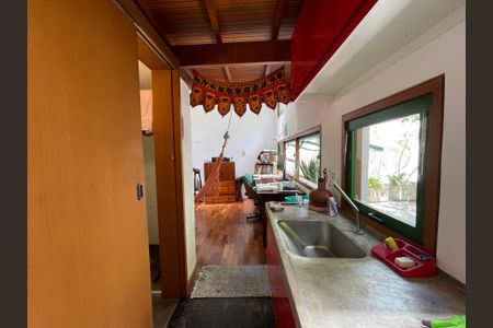 Casa à venda com 144m², 3 quartos e 1 vagaEdícula