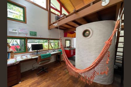 Casa à venda com 144m², 3 quartos e 1 vagaEdícula