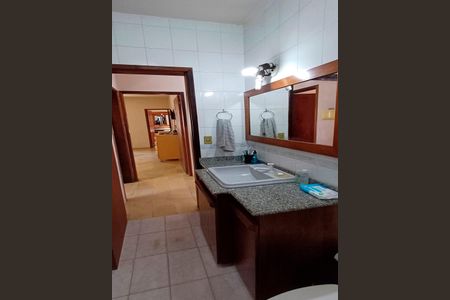 Casa para alugar com 248m², 5 quartos e 1 vaga Casa para alugar com 248m², 5 quartos e 1 vagaBanheiro 2