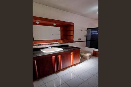 Casa para alugar com 248m², 5 quartos e 1 vaga Casa para alugar com 248m², 5 quartos e 1 vagaBanheiro da Suíte