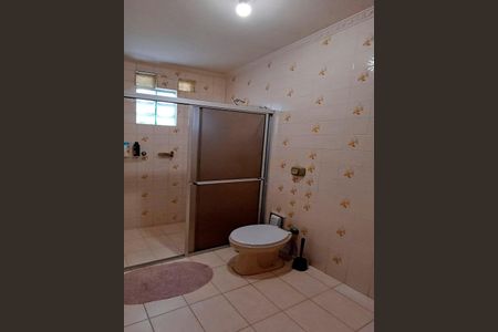 Casa para alugar com 248m², 5 quartos e 1 vaga Casa para alugar com 248m², 5 quartos e 1 vagaBanheiro