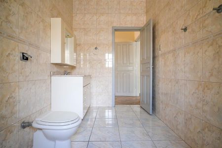 Casa à venda com 250m², 6 quartos e 2 vagasBanheiro 1