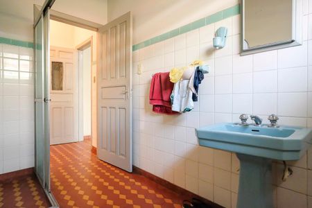 Casa à venda com 250m², 6 quartos e 2 vagasBanheiro 2