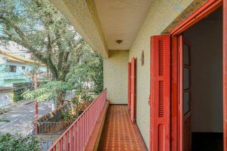 Casa à venda com 250m², 6 quartos e 2 vagasVaranda quartos 1 e 2