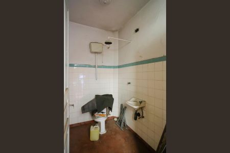 Casa à venda com 250m², 6 quartos e 2 vagasBanheiro de serviço