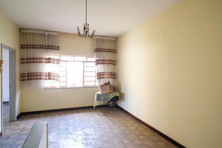 Casa à venda com 250m², 6 quartos e 2 vagasAcesso aos quartos