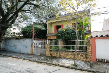 Casa à venda com 250m², 6 quartos e 2 vagasFachada + plaquinha