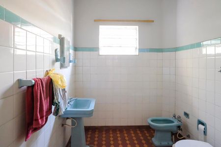 Casa à venda com 250m², 6 quartos e 2 vagasBanheiro 2