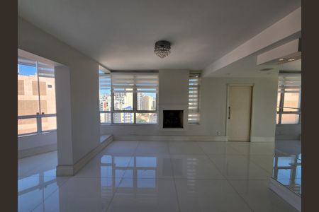 Apartamento à venda com 300m², 3 quartos e 4 vagasSala