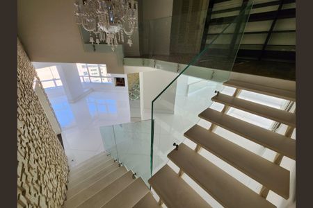 Apartamento à venda com 300m², 3 quartos e 4 vagasEscada