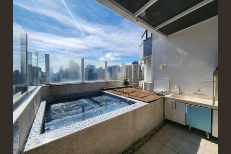 Apartamento à venda com 300m², 3 quartos e 4 vagasVaranda - Piscina