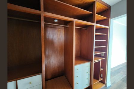 Apartamento à venda com 300m², 3 quartos e 4 vagasCloset da suíte 1
