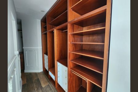 Apartamento à venda com 300m², 3 quartos e 4 vagasCloset da suíte 1