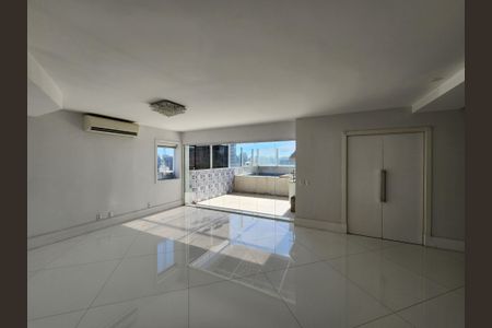 Apartamento à venda com 300m², 3 quartos e 4 vagasSala