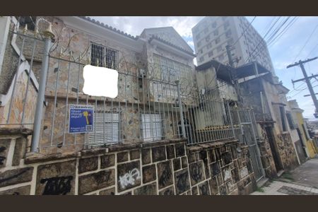 Apartamento à venda com 79m², 2 quartos e sem vaga Apartamento à venda com 79m², 2 quartos e sem vagaFachada