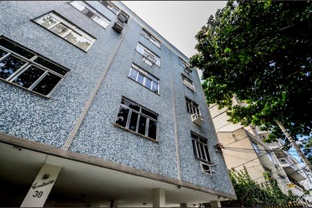 Apartamento para alugar com 75m², 3 quartos e 1 vaga Apartamento para alugar com 75m², 3 quartos e 1 vagaFachada