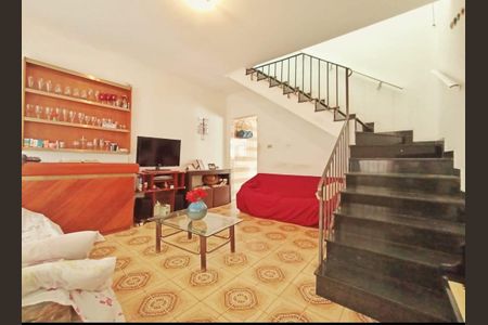 Casa à venda com 100m², 2 quartos e 2 vagas Casa à venda com 100m², 2 quartos e 2 vagasSala