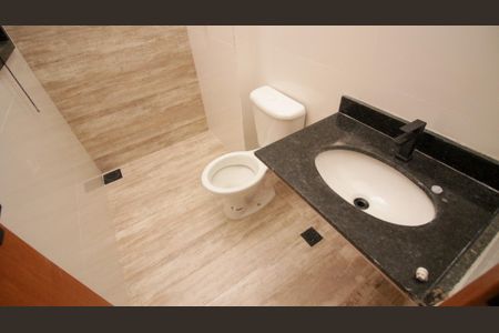 Casa à venda com 140m², 3 quartos e 2 vagasBanheiro Suíte 