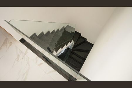 Casa à venda com 140m², 3 quartos e 2 vagasEscada