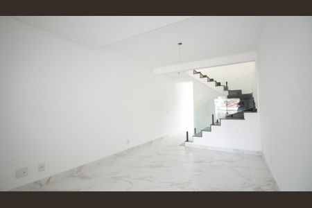 Casa à venda com 140m², 3 quartos e 2 vagasSala