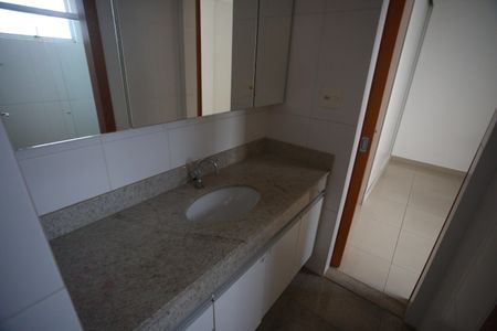 Apartamento à venda com 140m², 4 quartos e 2 vagasBanheiro da Suíte 1