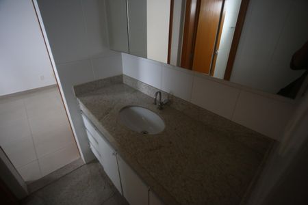 Apartamento à venda com 140m², 4 quartos e 2 vagasBanheiro da Suíte 1