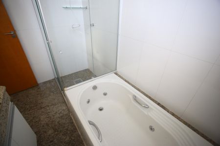Apartamento à venda com 140m², 4 quartos e 2 vagasBanheiro da Suíte 3
