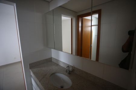 Apartamento à venda com 140m², 4 quartos e 2 vagasBanheiro da Suíte 1