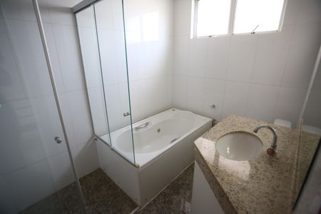 Apartamento à venda com 140m², 4 quartos e 2 vagasBanheiro da Suíte 3