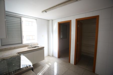 Apartamento à venda com 140m², 4 quartos e 2 vagasCozinha