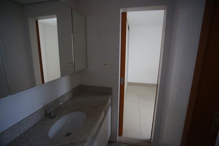 Apartamento à venda com 140m², 4 quartos e 2 vagasBanheiro da Suíte 1