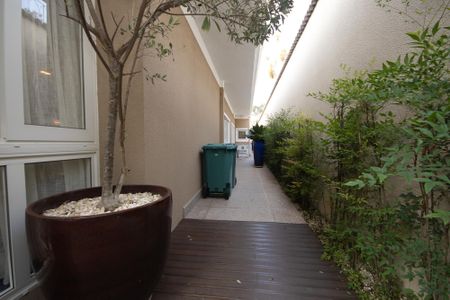 Casa à venda com 650m², 5 quartos e 5 vagasCorredor