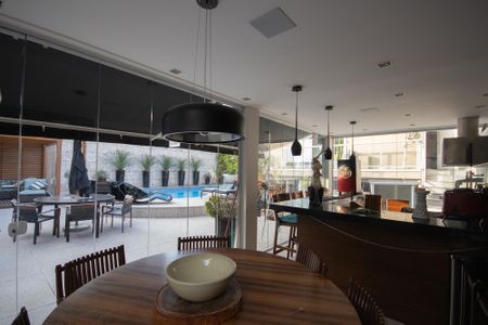 Casa à venda com 650m², 5 quartos e 5 vagasChurrasqueira