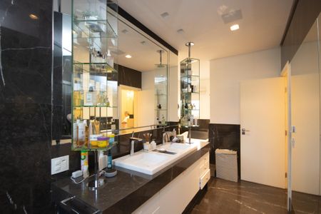 Casa à venda com 650m², 5 quartos e 5 vagasBanheiro da Suite 3 