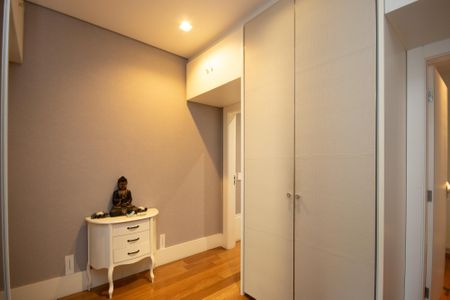 Casa à venda com 650m², 5 quartos e 5 vagasHall