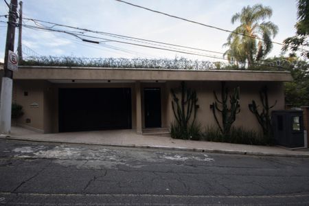 Casa à venda com 650m², 5 quartos e 5 vagasFachada 