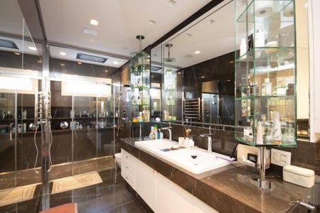 Casa à venda com 650m², 5 quartos e 5 vagasBanheiro da Suite 3 