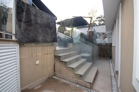 Casa à venda com 650m², 5 quartos e 5 vagasÁrea de Serviço