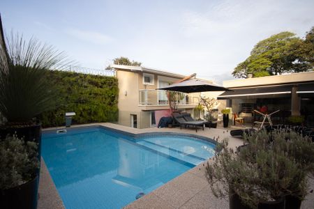 Casa à venda com 650m², 5 quartos e 5 vagasPiscina