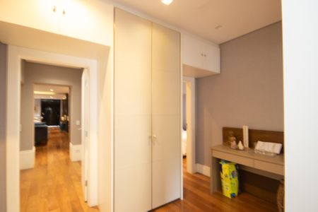 Casa à venda com 650m², 5 quartos e 5 vagasHall