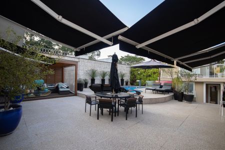 Casa à venda com 650m², 5 quartos e 5 vagasPiscina